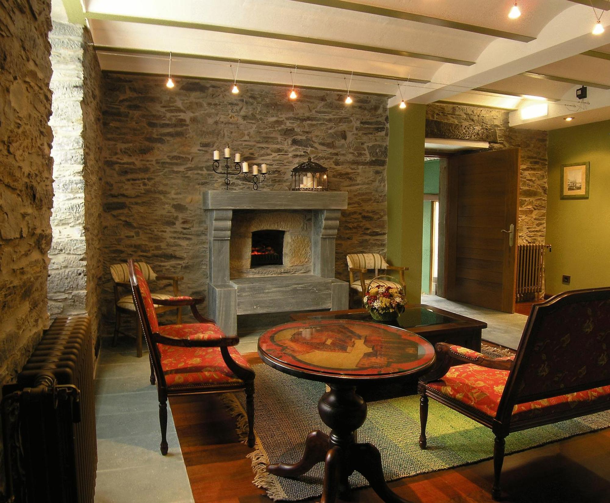 Casona El Gurugu Hotel Luarca Buitenkant foto