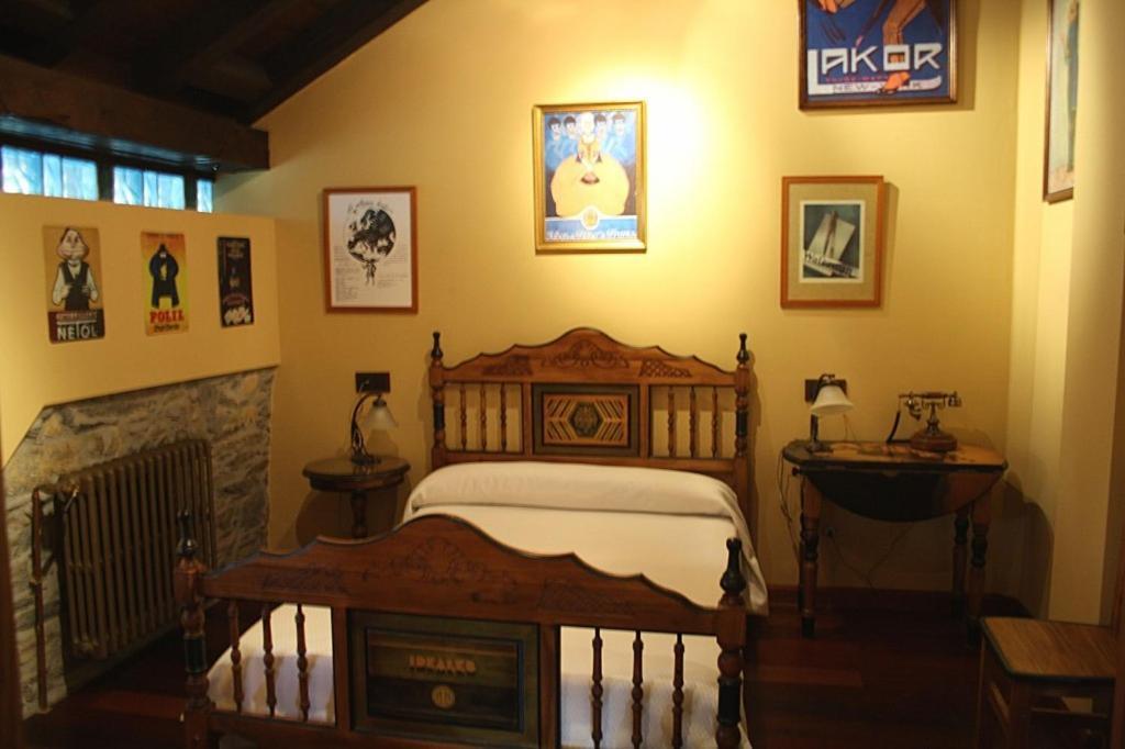 Casona El Gurugu Hotel Luarca Buitenkant foto